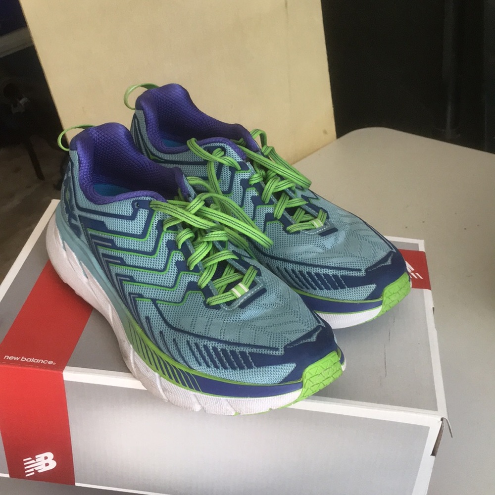 HOKA Clinton 4 Running Shoes